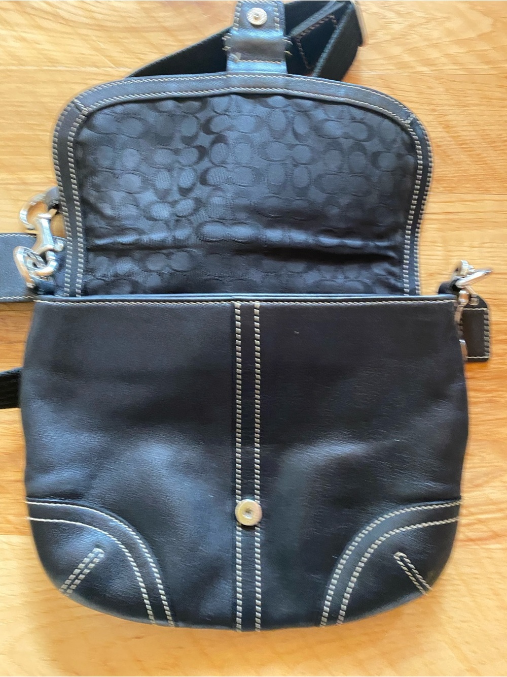 Coach black buckle genuine leather handbag excellent condition - Picture 5 of 6